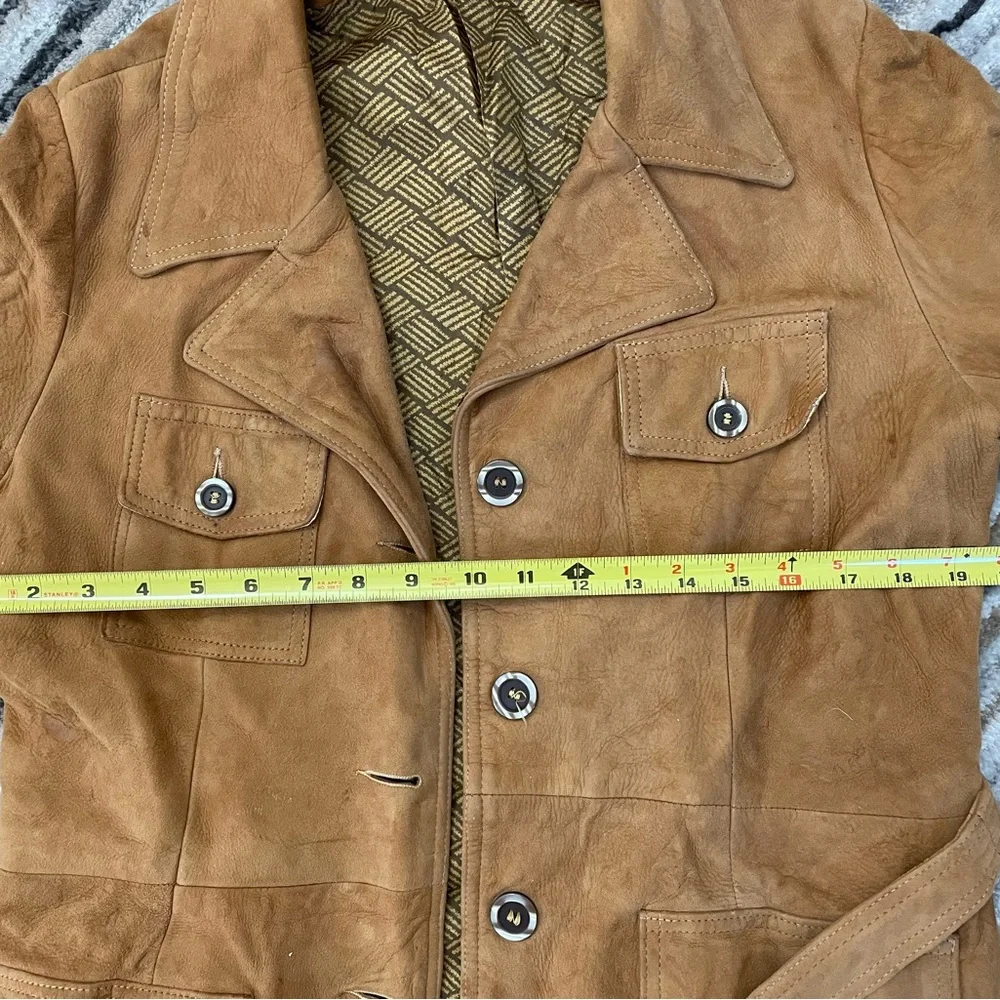 Gorgeous vintage leather lined belted jacket - Picture 7 of 13